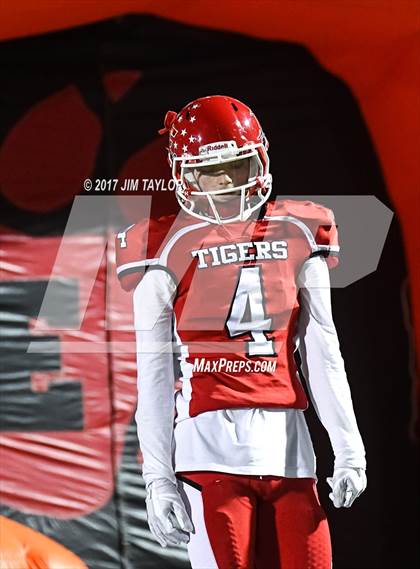 Thumbnail 1 in Electra vs. Santo (UIL 2A Region 2 Bi-District Playoff) photogallery.