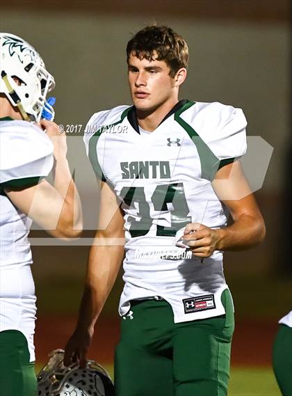 Thumbnail 1 in Electra vs. Santo (UIL 2A Region 2 Bi-District Playoff) photogallery.