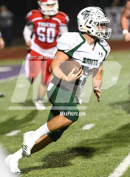 Thumbnail 1 in Electra vs. Santo (UIL 2A Region 2 Bi-District Playoff) photogallery.