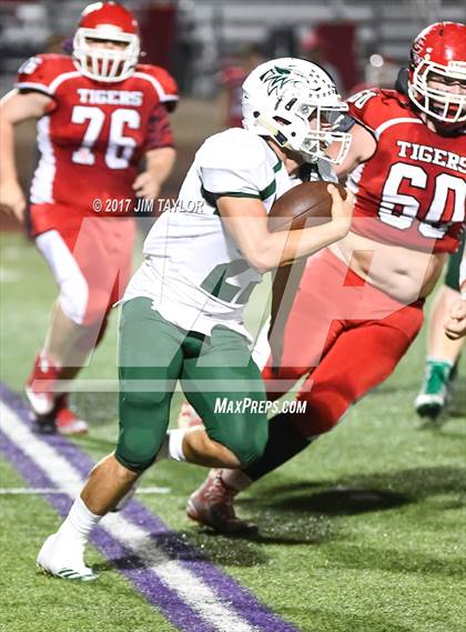Thumbnail 2 in Electra vs. Santo (UIL 2A Region 2 Bi-District Playoff) photogallery.