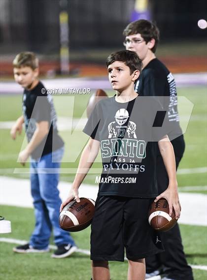 Thumbnail 2 in Electra vs. Santo (UIL 2A Region 2 Bi-District Playoff) photogallery.