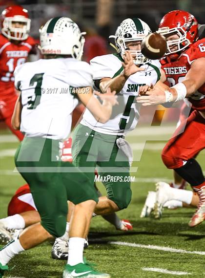 Thumbnail 1 in Electra vs. Santo (UIL 2A Region 2 Bi-District Playoff) photogallery.