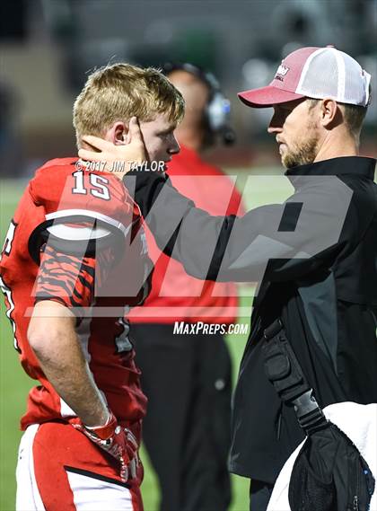 Thumbnail 2 in Electra vs. Santo (UIL 2A Region 2 Bi-District Playoff) photogallery.