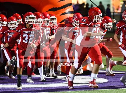 Thumbnail 3 in Electra vs. Santo (UIL 2A Region 2 Bi-District Playoff) photogallery.