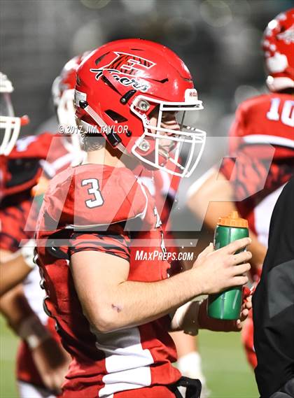 Thumbnail 1 in Electra vs. Santo (UIL 2A Region 2 Bi-District Playoff) photogallery.
