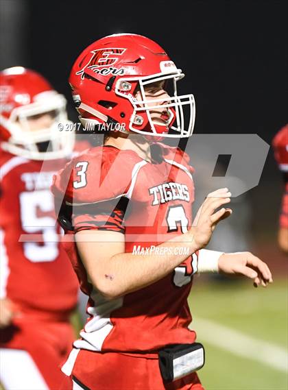 Thumbnail 3 in Electra vs. Santo (UIL 2A Region 2 Bi-District Playoff) photogallery.