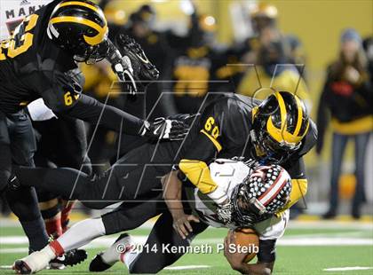 Thumbnail 2 in Many vs. St. James (LHSAA Class 2A Quarterfinal) photogallery.