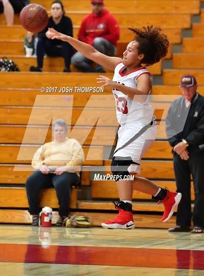Thumbnail 3 in Esperanza vs. Ayala photogallery.
