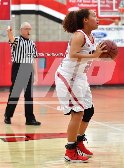 Thumbnail 2 in Esperanza vs. Ayala photogallery.