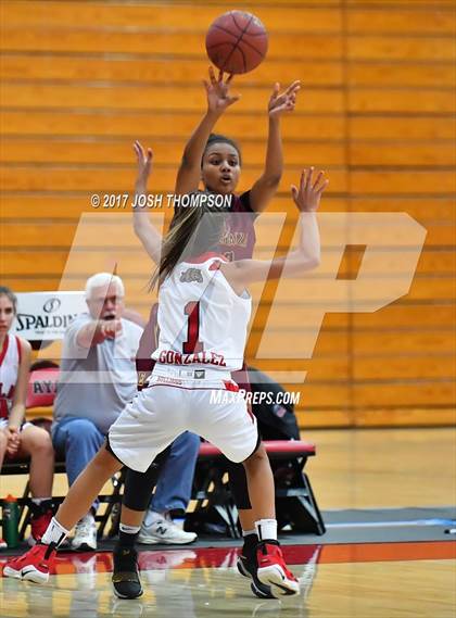 Thumbnail 3 in Esperanza vs. Ayala photogallery.