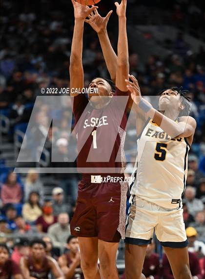 Thumbnail 1 in Silsbee vs Oak Cliff Faith Family Academy (UIL 4A State Semifinal) photogallery.