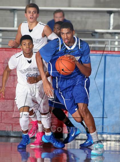 Thumbnail 3 in Plano West vs. Hamilton (Thanksgiving Hoopfest) photogallery.
