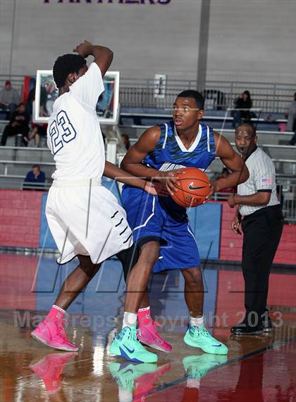 Thumbnail 1 in Plano West vs. Hamilton (Thanksgiving Hoopfest) photogallery.