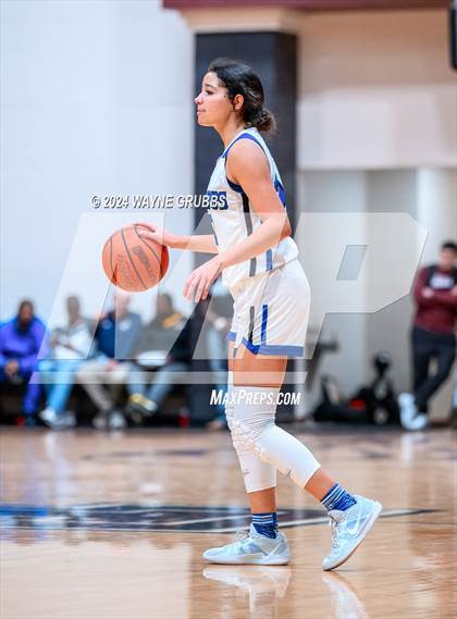 Thumbnail 1 in Rains vs. Broaddus (Tenaha Holiday Hoops) photogallery.
