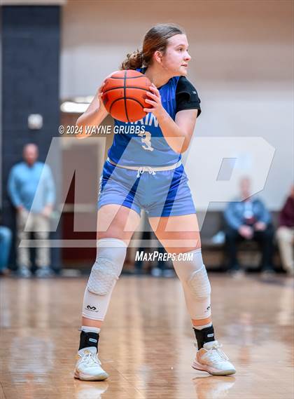 Thumbnail 1 in Rains vs. Broaddus (Tenaha Holiday Hoops) photogallery.