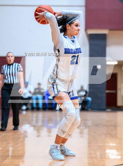 Thumbnail 1 in Rains vs. Broaddus (Tenaha Holiday Hoops) photogallery.