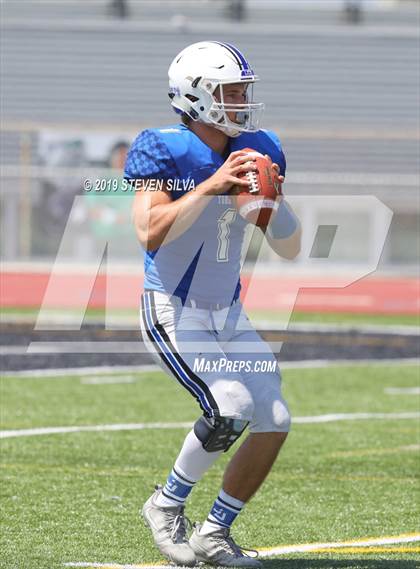 Thumbnail 2 in La Jolla Country Day vs. Mountain Empire (SDFNL Kickoff Classic) photogallery.