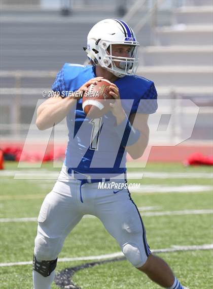 Thumbnail 2 in La Jolla Country Day vs. Mountain Empire (SDFNL Kickoff Classic) photogallery.