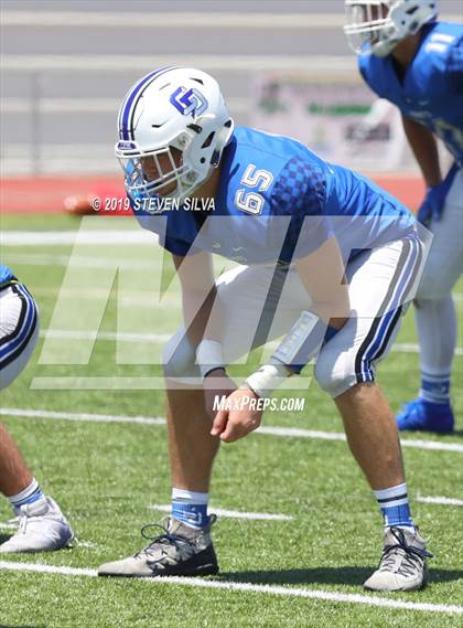 Thumbnail 2 in La Jolla Country Day vs. Mountain Empire (SDFNL Kickoff Classic) photogallery.