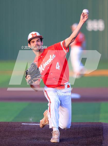 Thumbnail 2 in Grand Saline vs Mineola photogallery.