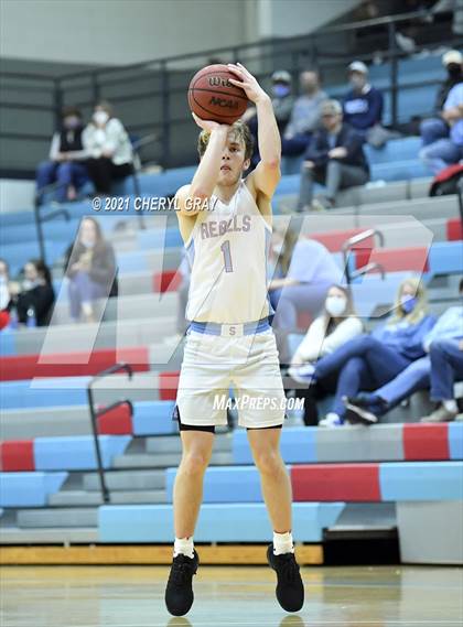 Thumbnail 3 in Sullivan Central @ Sullivan South photogallery.