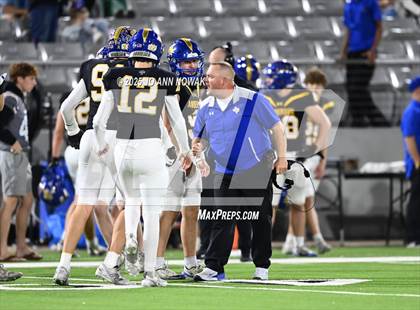 Thumbnail 2 in Barbers Hill vs. Anderson (UIL 5A D1 Football Area Championship) photogallery.