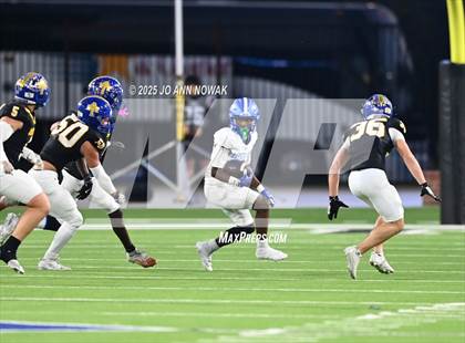 Thumbnail 3 in Barbers Hill vs. Anderson (UIL 5A D1 Football Area Championship) photogallery.