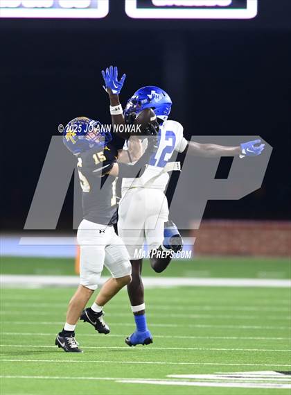 Thumbnail 1 in Barbers Hill vs. Anderson (UIL 5A D1 Football Area Championship) photogallery.