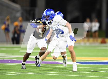 Thumbnail 3 in Barbers Hill vs. Anderson (UIL 5A D1 Football Area Championship) photogallery.