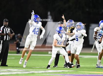 Thumbnail 2 in Barbers Hill vs. Anderson (UIL 5A D1 Football Area Championship) photogallery.