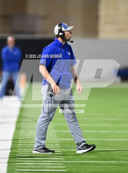 Thumbnail 2 in Barbers Hill vs. Anderson (UIL 5A D1 Football Area Championship) photogallery.