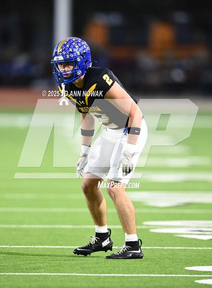 Thumbnail 3 in Barbers Hill vs. Anderson (UIL 5A D1 Football Area Championship) photogallery.