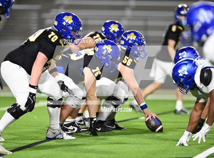 Thumbnail 1 in Barbers Hill vs. Anderson (UIL 5A D1 Football Area Championship) photogallery.