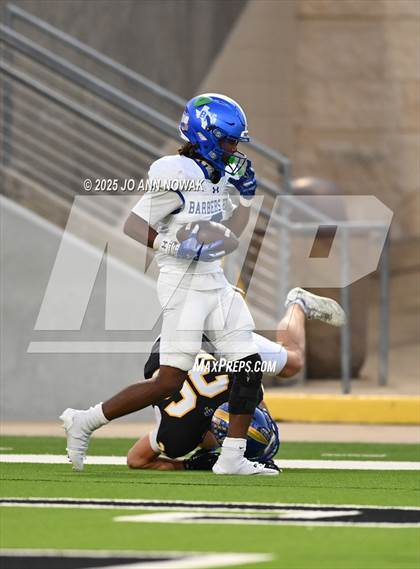 Thumbnail 3 in Barbers Hill vs. Anderson (UIL 5A D1 Football Area Championship) photogallery.