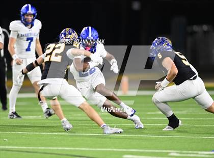 Thumbnail 3 in Barbers Hill vs. Anderson (UIL 5A D1 Football Area Championship) photogallery.