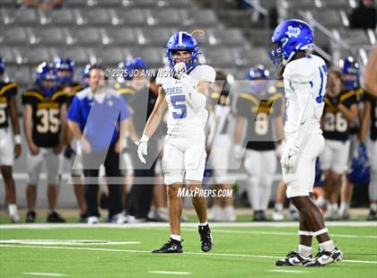Thumbnail 2 in Barbers Hill vs. Anderson (UIL 5A D1 Football Area Championship) photogallery.