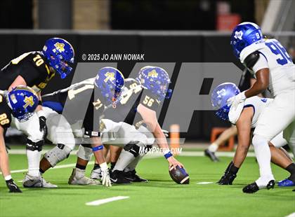 Thumbnail 3 in Barbers Hill vs. Anderson (UIL 5A D1 Football Area Championship) photogallery.