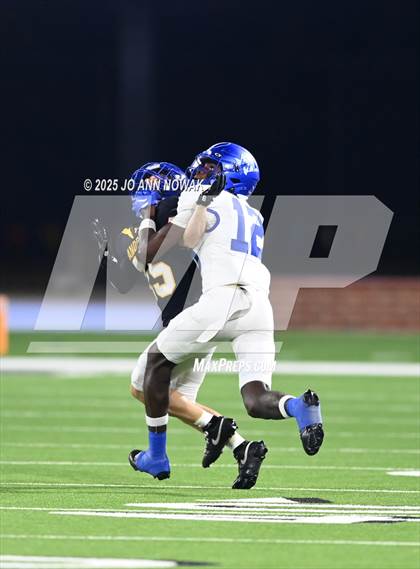 Thumbnail 1 in Barbers Hill vs. Anderson (UIL 5A D1 Football Area Championship) photogallery.