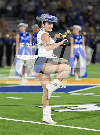 Thumbnail 1 in Barbers Hill vs. Anderson (UIL 5A D1 Football Area Championship) photogallery.