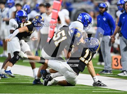 Thumbnail 3 in Barbers Hill vs. Anderson (UIL 5A D1 Football Area Championship) photogallery.