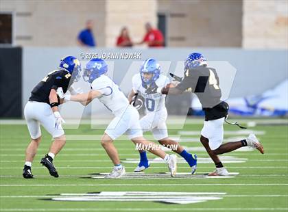 Thumbnail 1 in Barbers Hill vs. Anderson (UIL 5A D1 Football Area Championship) photogallery.