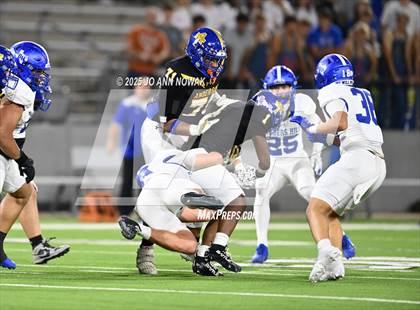 Thumbnail 3 in Barbers Hill vs. Anderson (UIL 5A D1 Football Area Championship) photogallery.