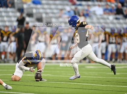 Thumbnail 2 in Barbers Hill vs. Anderson (UIL 5A D1 Football Area Championship) photogallery.