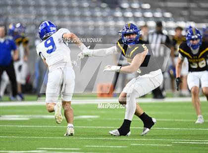 Thumbnail 1 in Barbers Hill vs. Anderson (UIL 5A D1 Football Area Championship) photogallery.