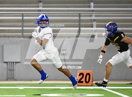 Thumbnail 3 in Barbers Hill vs. Anderson (UIL 5A D1 Football Area Championship) photogallery.
