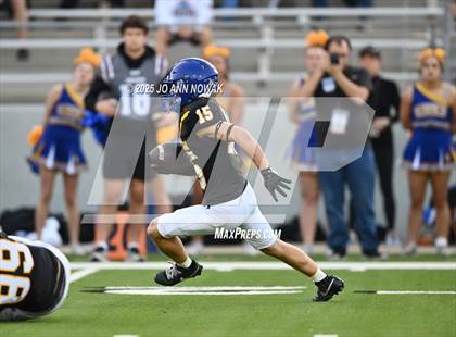 Thumbnail 3 in Barbers Hill vs. Anderson (UIL 5A D1 Football Area Championship) photogallery.