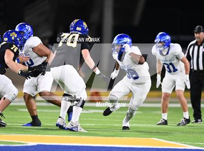 Thumbnail 2 in Barbers Hill vs. Anderson (UIL 5A D1 Football Area Championship) photogallery.
