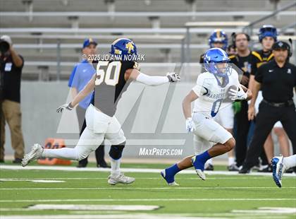 Thumbnail 2 in Barbers Hill vs. Anderson (UIL 5A D1 Football Area Championship) photogallery.