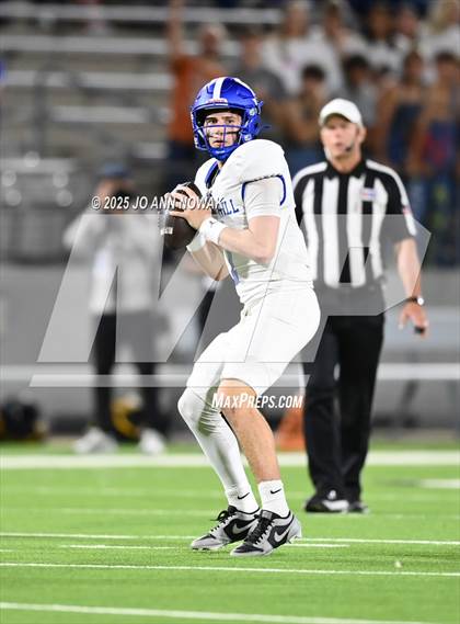 Thumbnail 3 in Barbers Hill vs. Anderson (UIL 5A D1 Football Area Championship) photogallery.