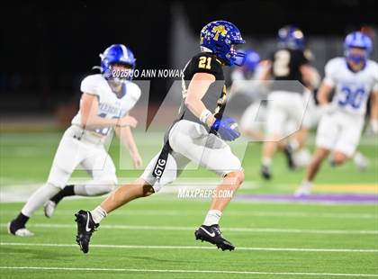 Thumbnail 3 in Barbers Hill vs. Anderson (UIL 5A D1 Football Area Championship) photogallery.